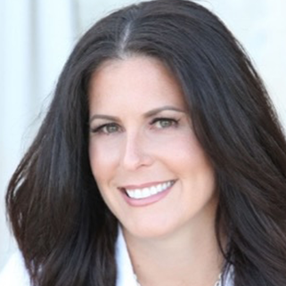 Ali Donnelly headshot