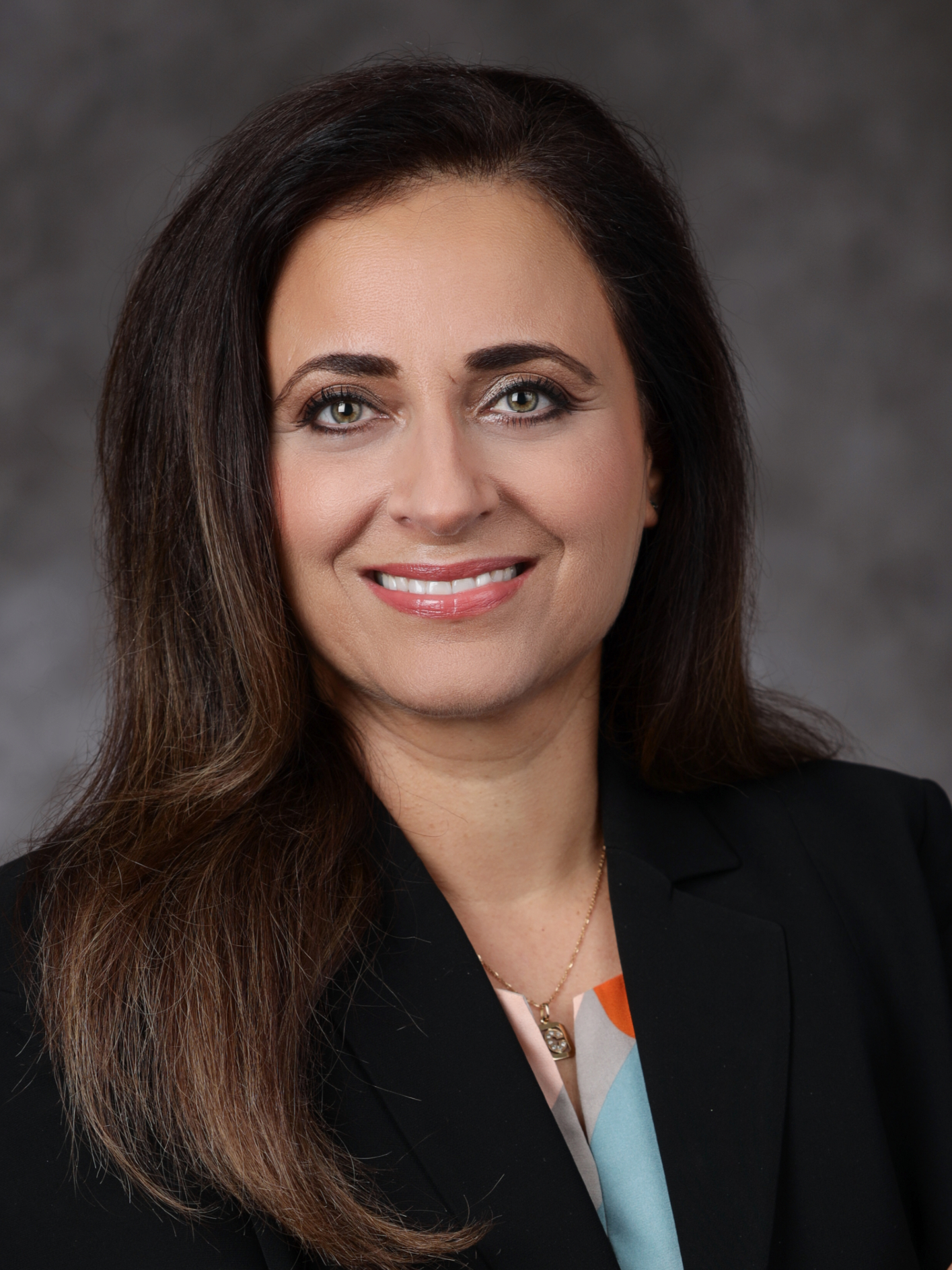 Headshot of Bettina Deynes