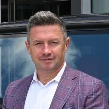 Headshot of Adam Chamberlain