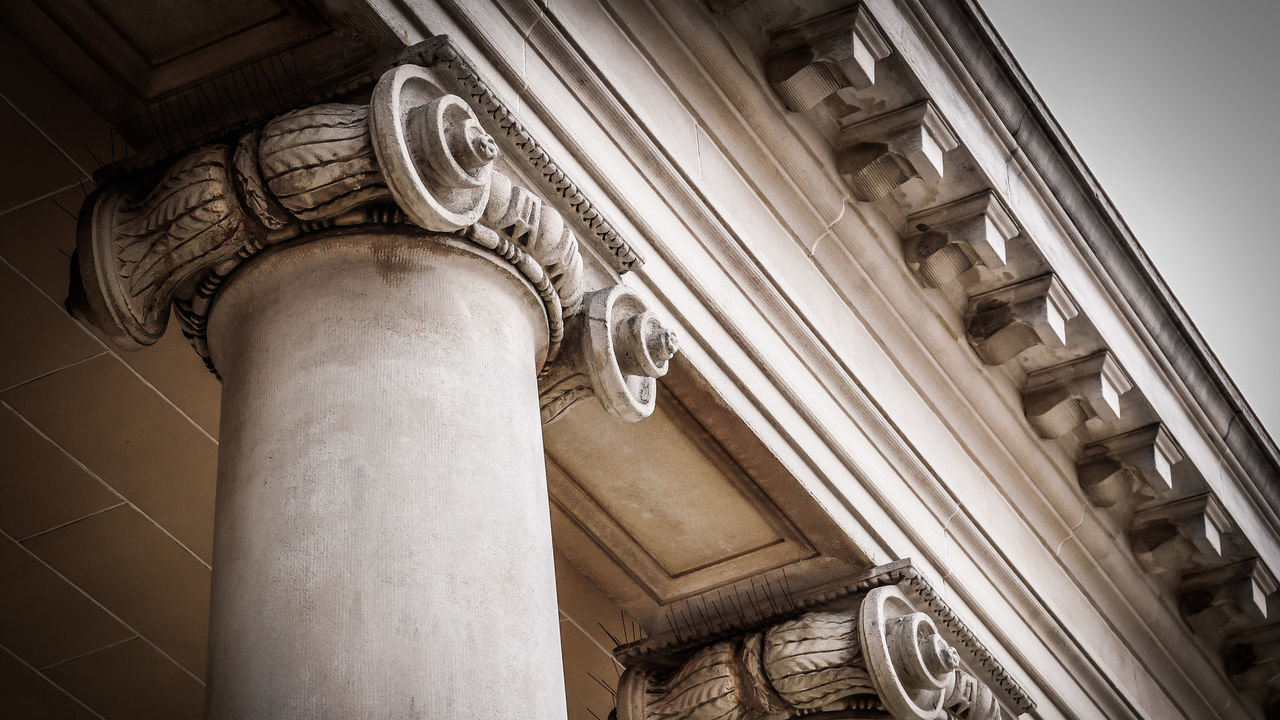 Courthouse columns 