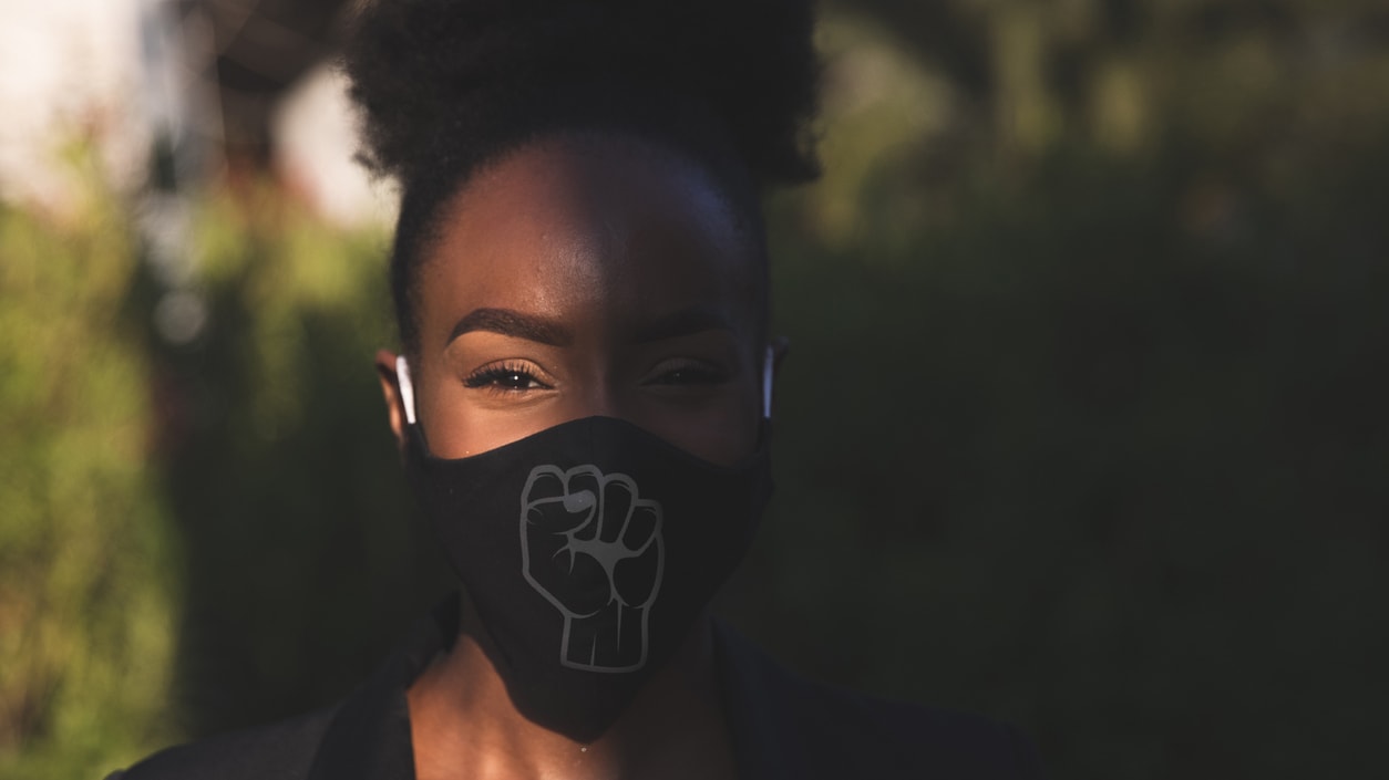 A woman wearing a face mask.