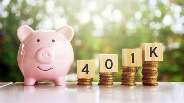 A pink piggy bank next to stacks of coins and the word 40k.