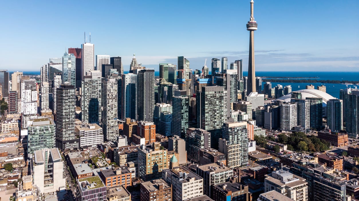 Toronto's skyline with the cn tower in the background.