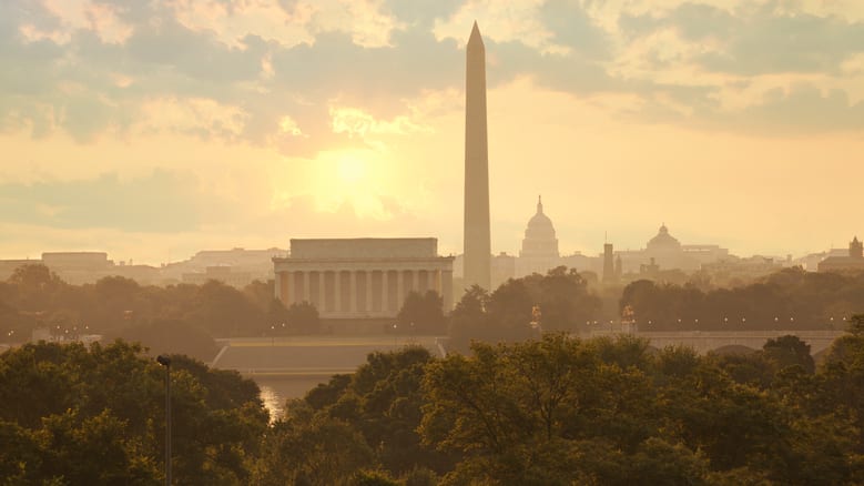 The washington monument is in the foreground.