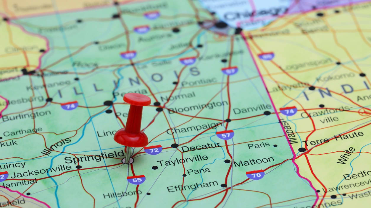 A red pin is pinned on a map of illinois.