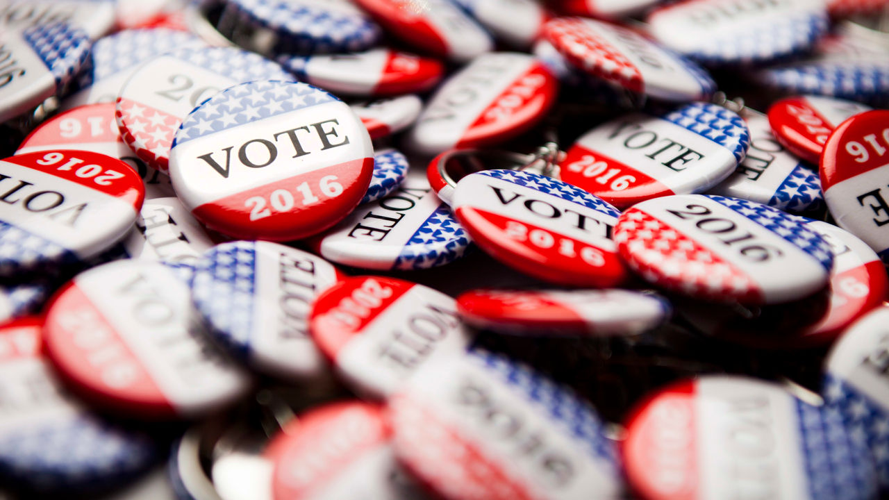 A group of buttons with the word vote on them.