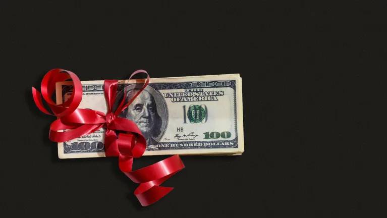 Thinking About Employee Holiday Gifts? Consider These Compensation, Benefits Ideas