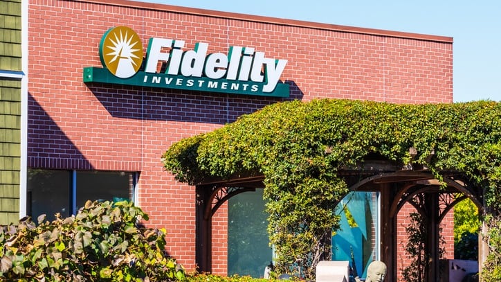 A building with a sign that says fidelity.
