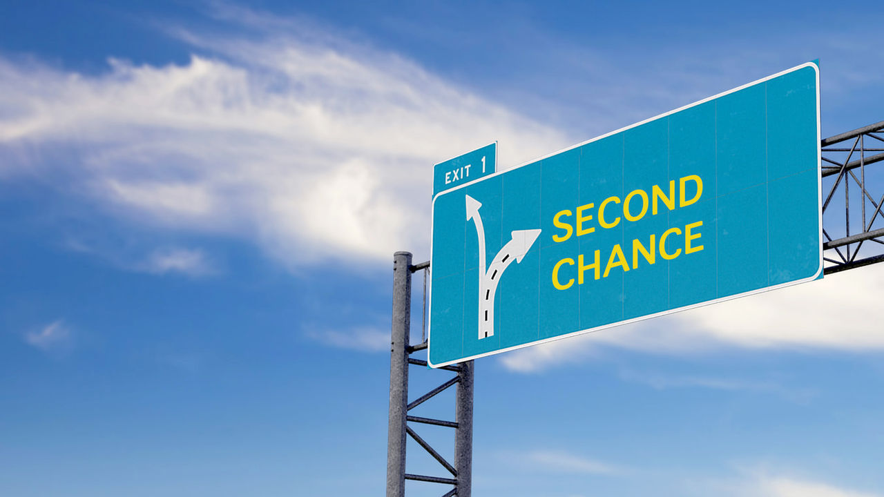 A blue sign with the word second chance on it.
